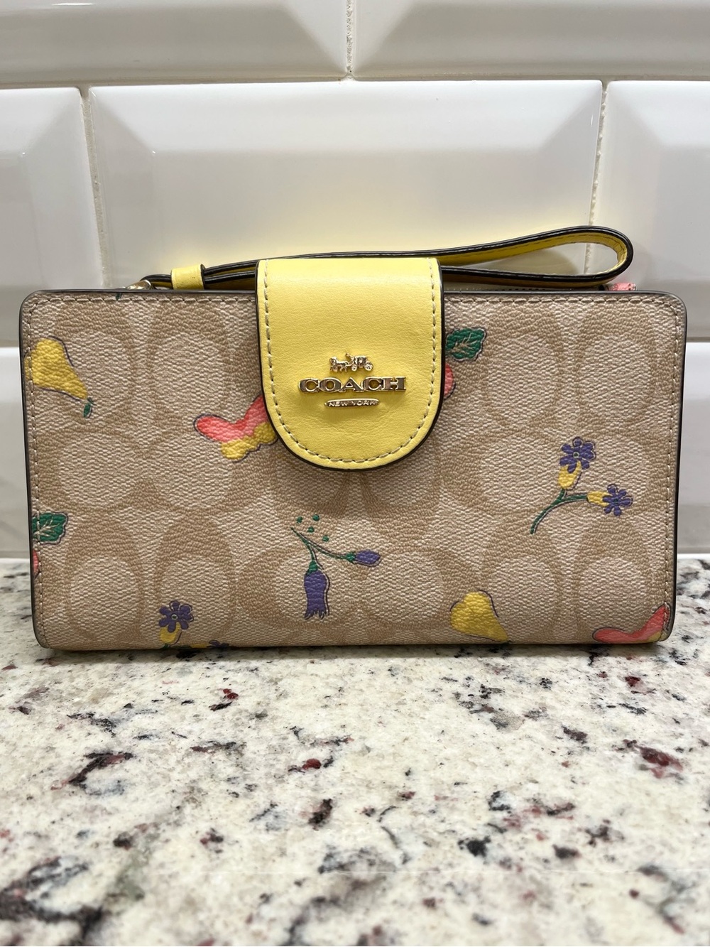 Coach Signature Tech Wallet, Coated Canvas in the Dreamy Veggie Print EUC